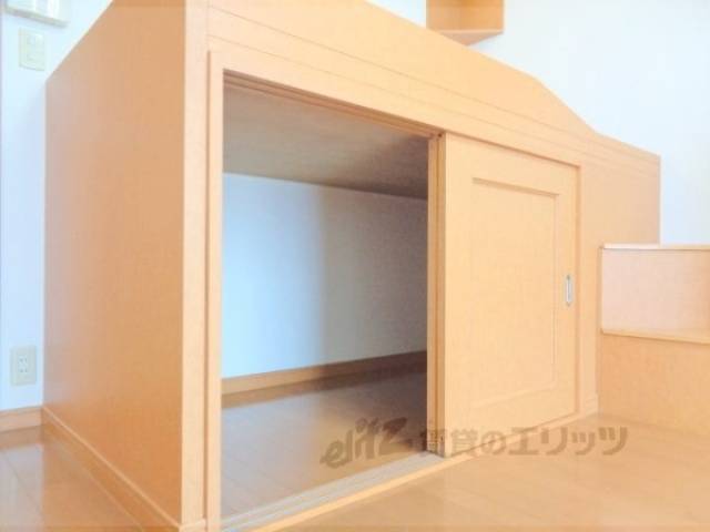 収納　ベッド下