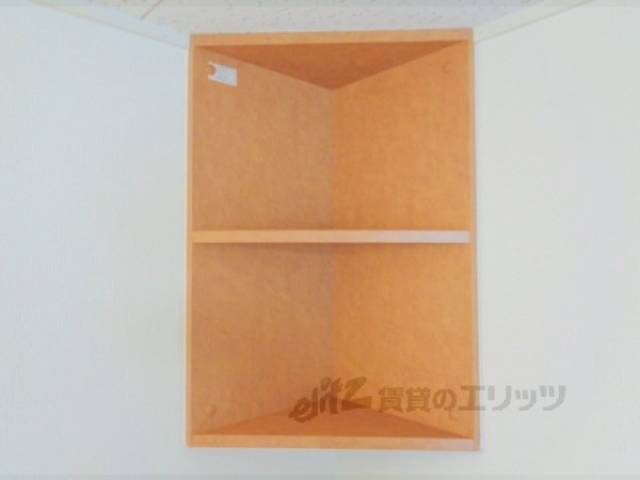 収納　ベッド上