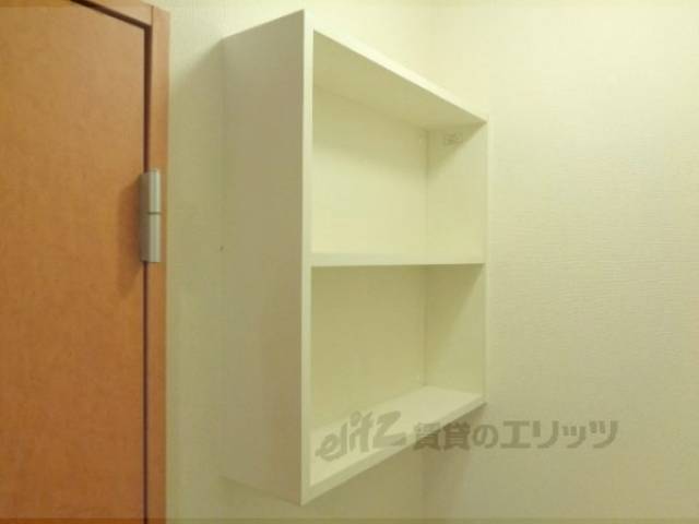 収納　洗濯機上