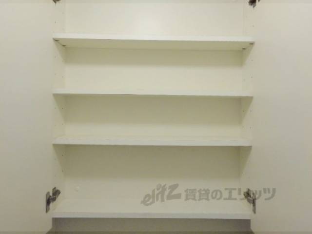 収納　トイレ上
