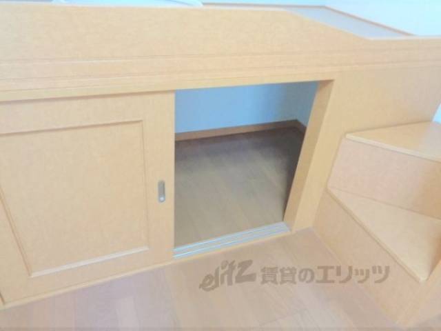 収納　ベッド下