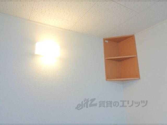 洋室　収納・照明