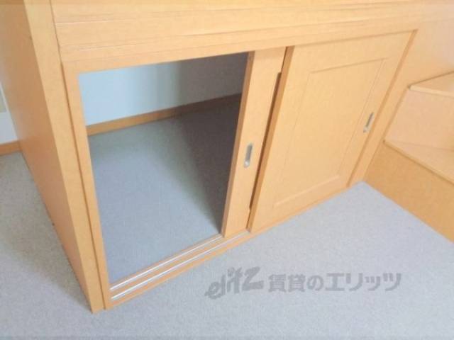 収納　ベッド下