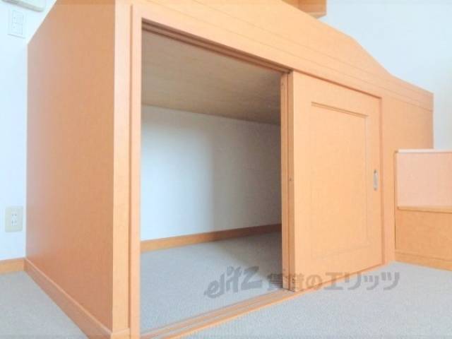 収納　ベッド下