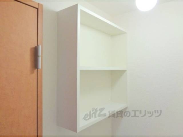 収納　洗濯機上