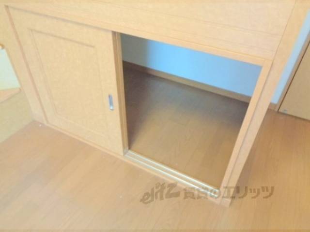 収納　ベッド下