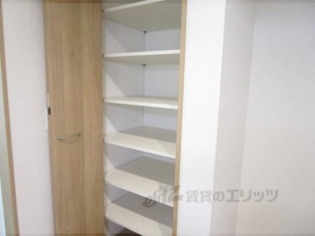 収納　キッチン後部収納
