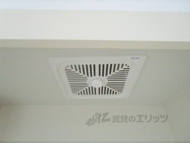 下駄箱　換気扇