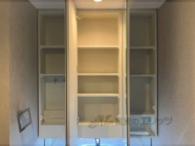 洗面所　上部収納