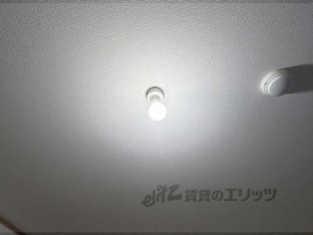 洋室　照明