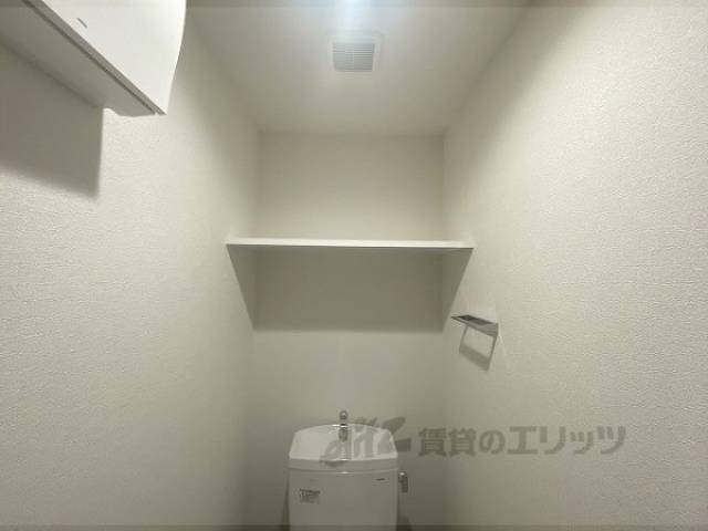 トイレ　トイレ上部棚