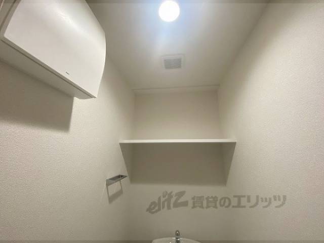 トイレ　トイレ上部棚