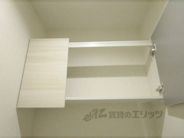 トイレ　上部収納