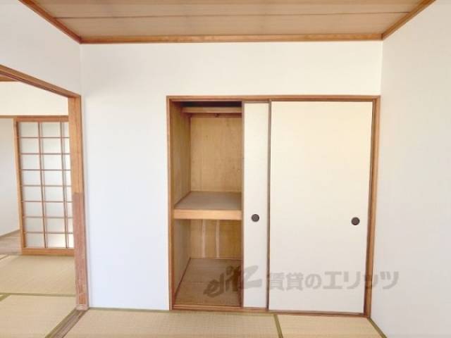 和室　収納
