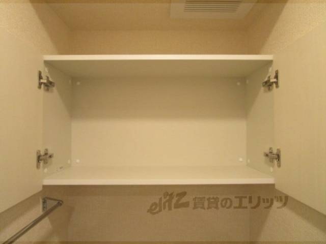 トイレ　収納棚