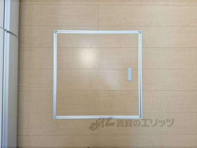 キッチン横床下収納