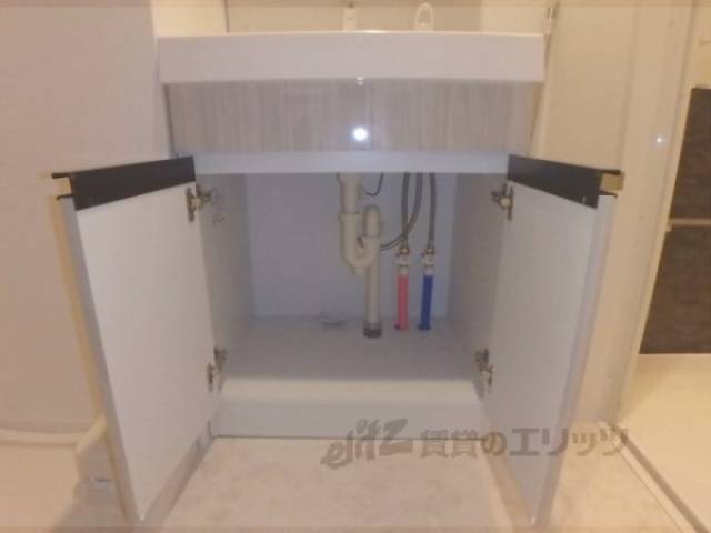 洗面所　下部収納