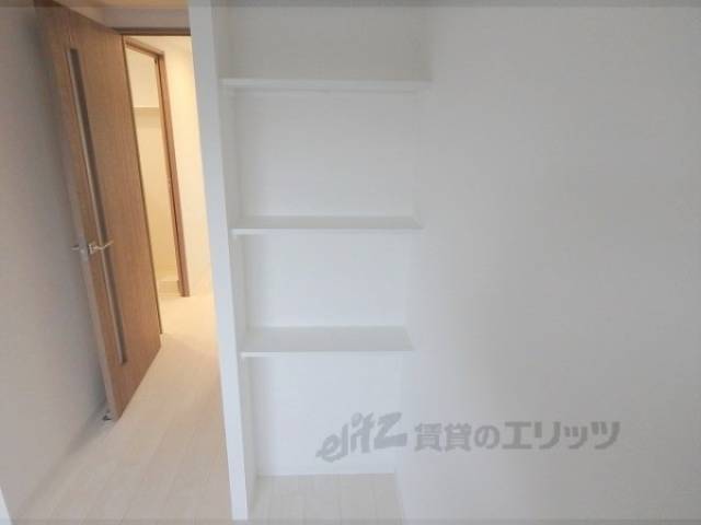 洋室　収納棚
