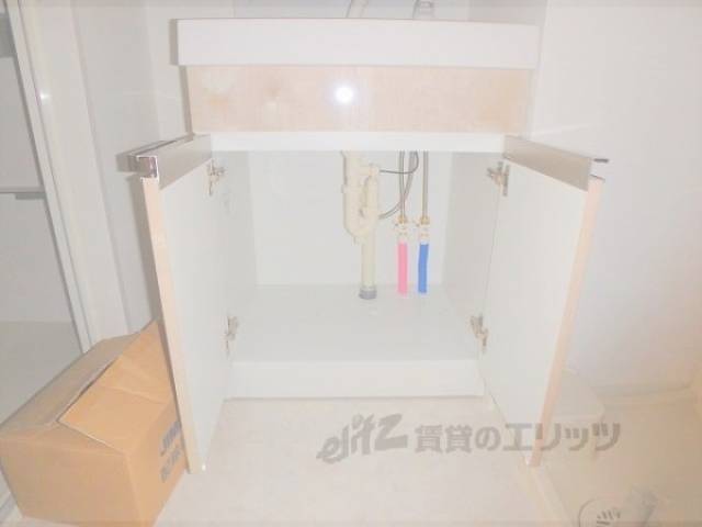 洗面所　下部収納