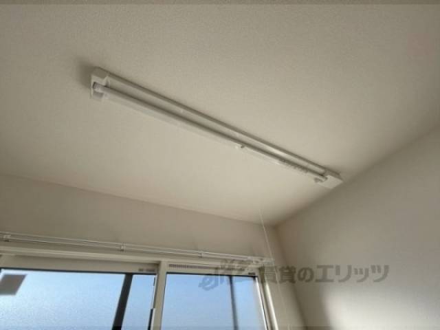 洋室　室内干し竿掛け