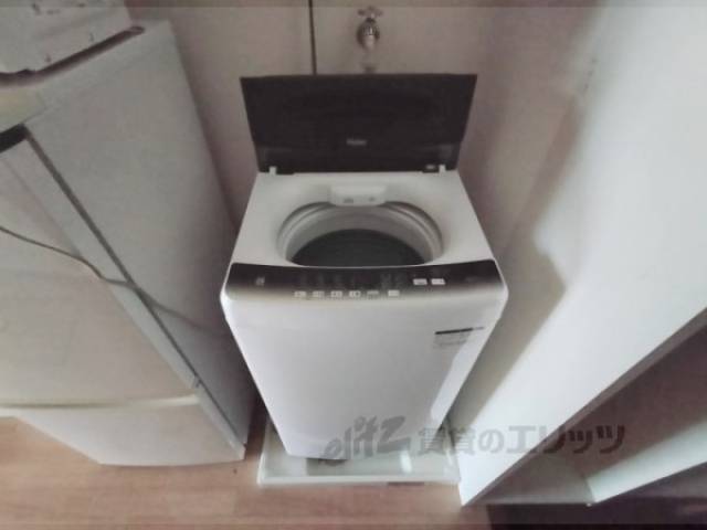 洗濯機置場　洗濯機