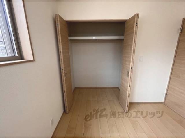 洋室　収納