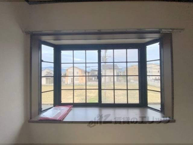 リビング　出窓