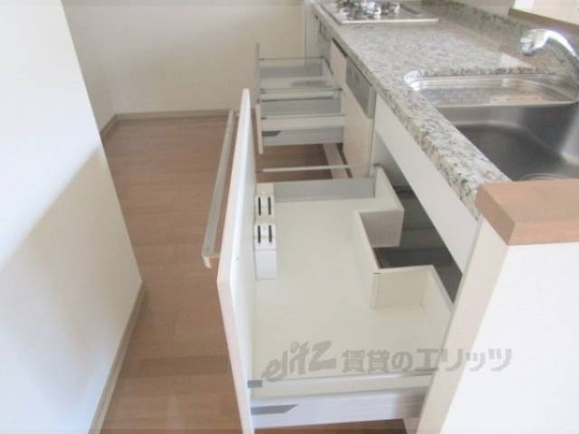 キッチン　下部収納