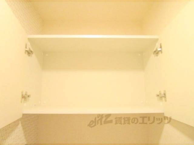 トイレ　トイレ上部収納