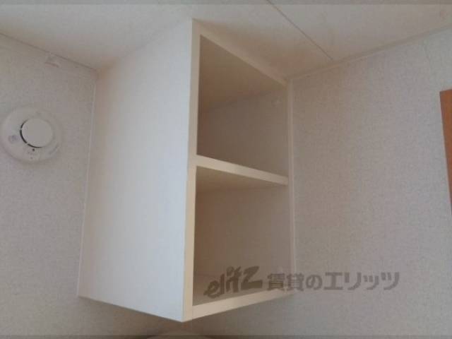 冷蔵庫置場　収納