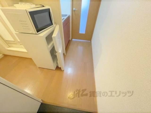 廊下　電子レンジと冷蔵庫