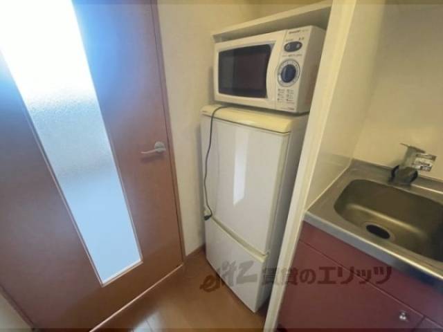 冷蔵庫置場　電子レンジと冷蔵庫