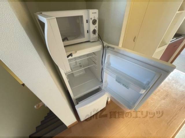 冷蔵庫置場　電子レンジと冷蔵庫
