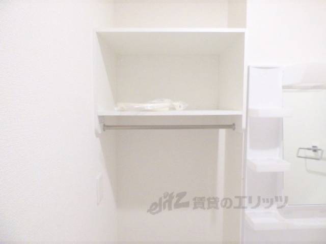 洗濯機置場　収納