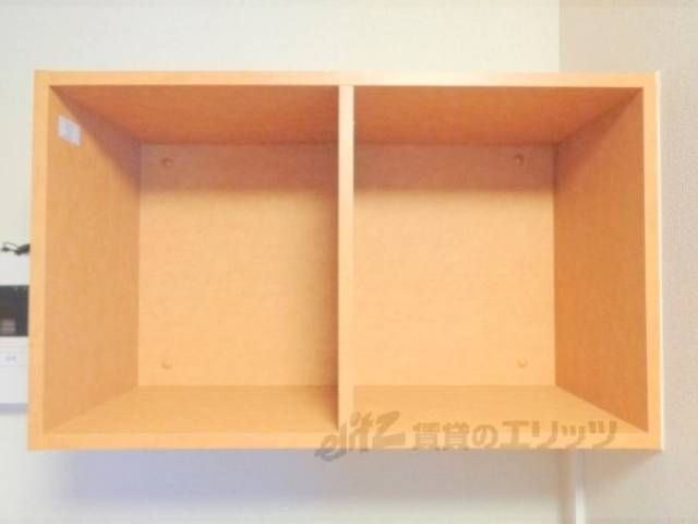 収納　テレビ上