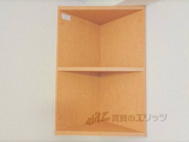 収納　ベッド上