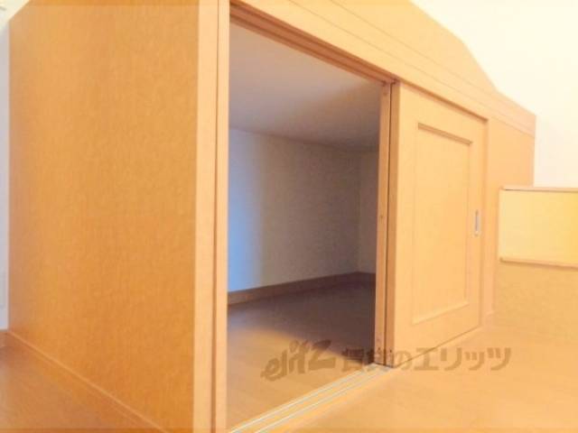 収納　ベッド下