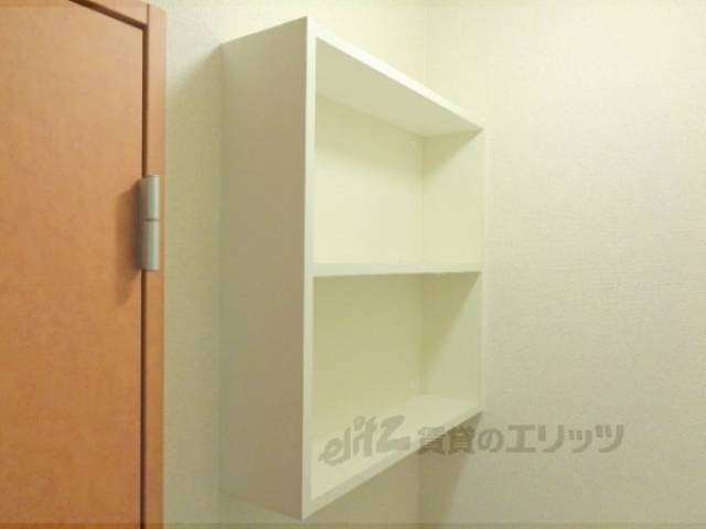 収納　洗濯機上