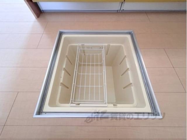 キッチン　床下収納