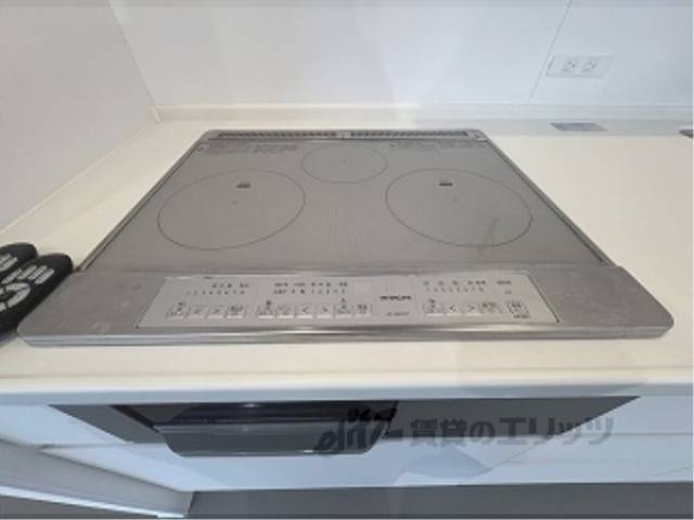 キッチン　ＩＨ３口コンロ