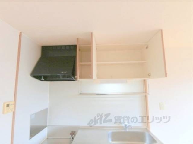 キッチン　上部収納棚