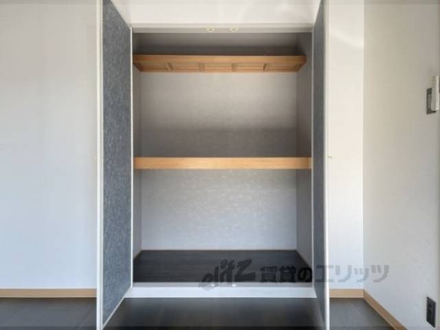 洋室　収納