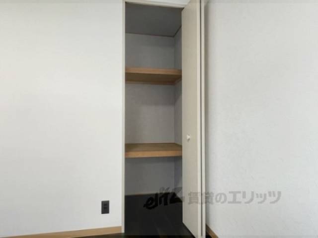 洋室　収納