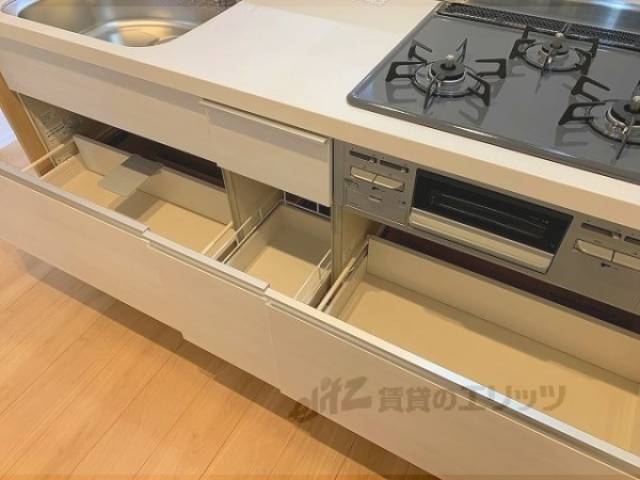 キッチン　収納下部