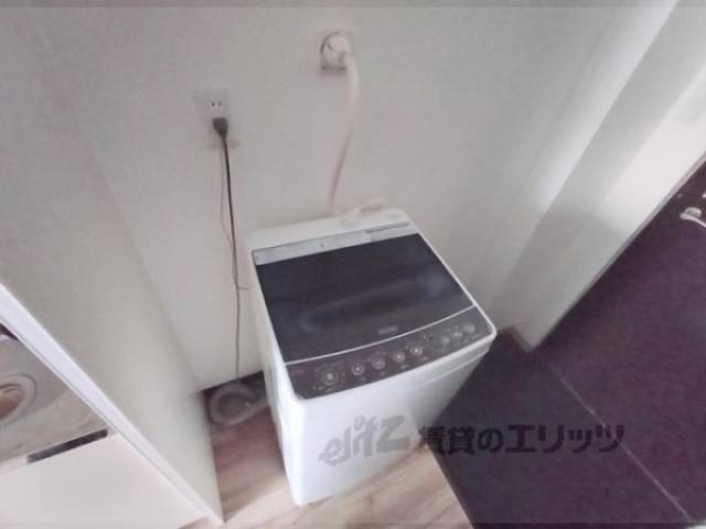 洗濯機置場　洗濯機