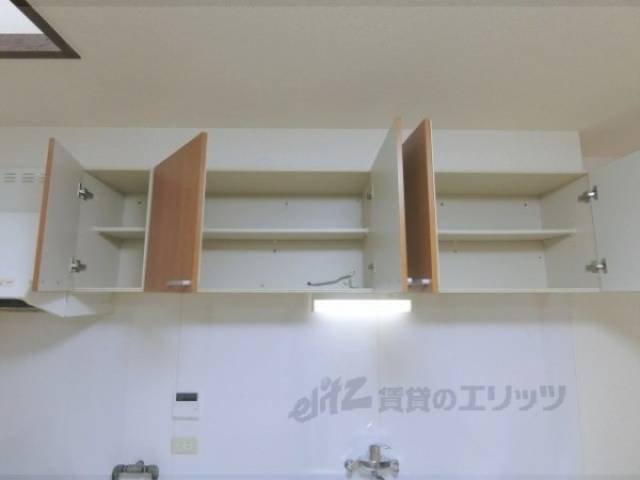 キッチン　上部収納