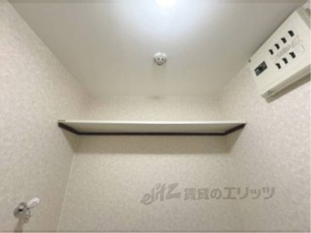 収納　洗濯機置場上収納