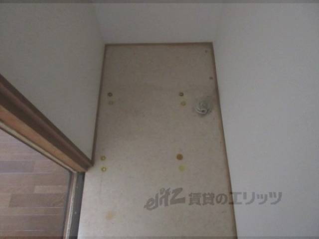 洗濯機置場　階段下