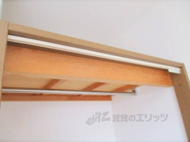 収納　カーテンレール