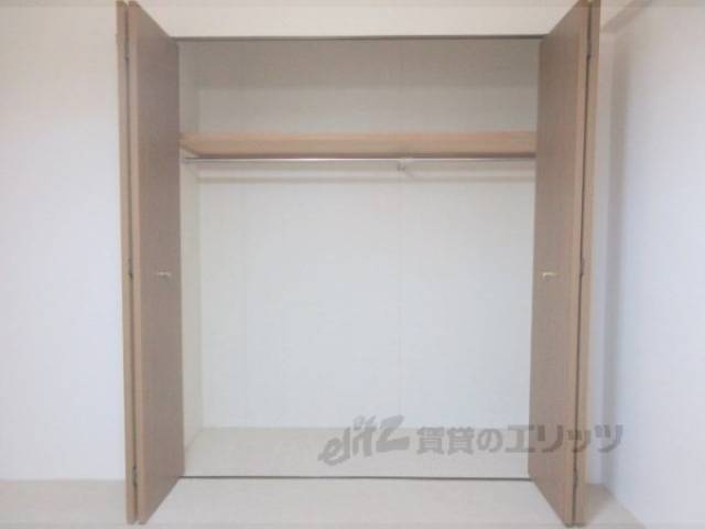 収納　6.4帖洋室収納